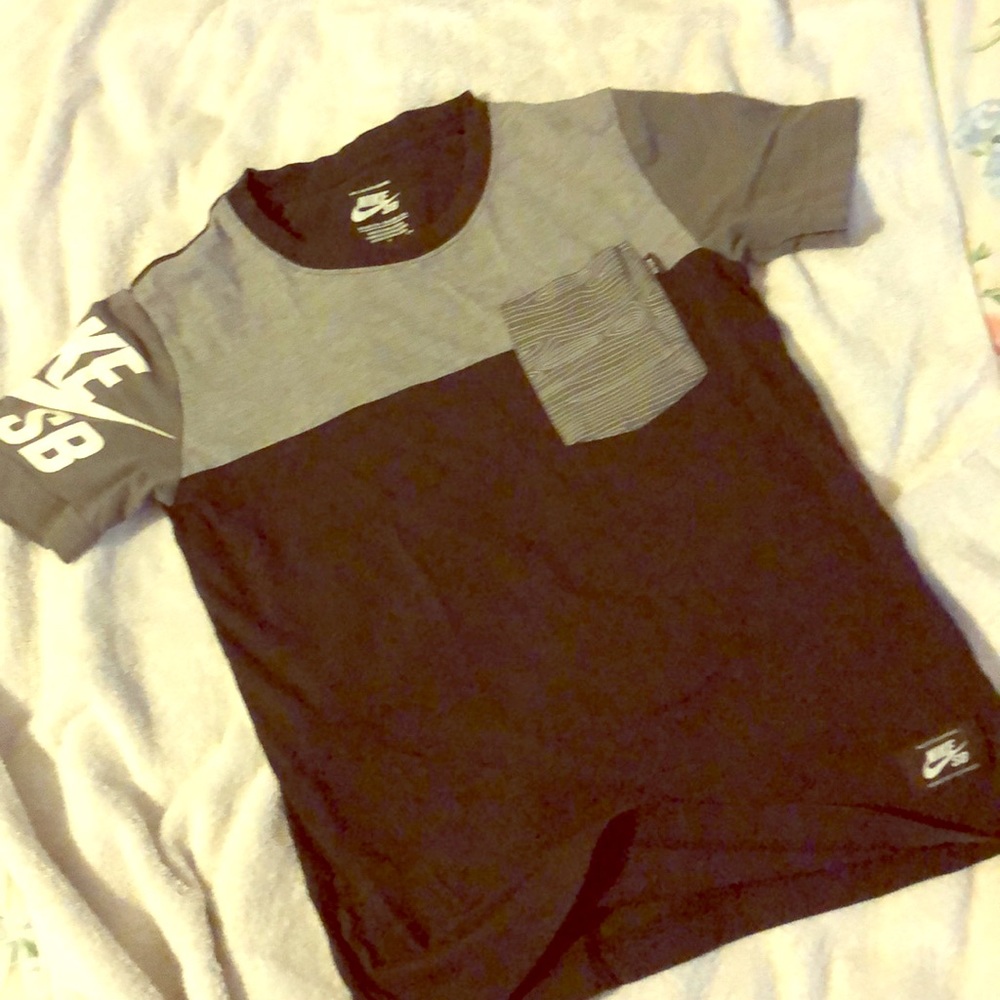 Nike T-Shirt. Boys.